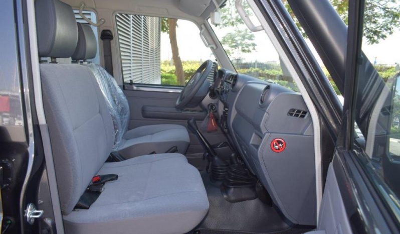 TOYOTA LAND CRUISER 79 DOUBLE CAB PICKUP LIMITED LX V8 4.5L full